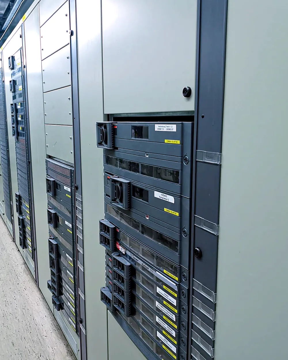Hauptverteilung mit NH-Leisten – Salvus Elektrotechnik